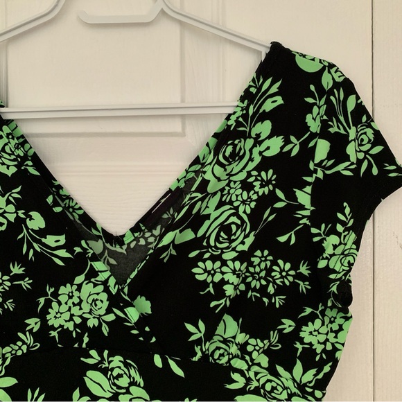 Floral Neon Green and Black Top - Picture 4 of 4